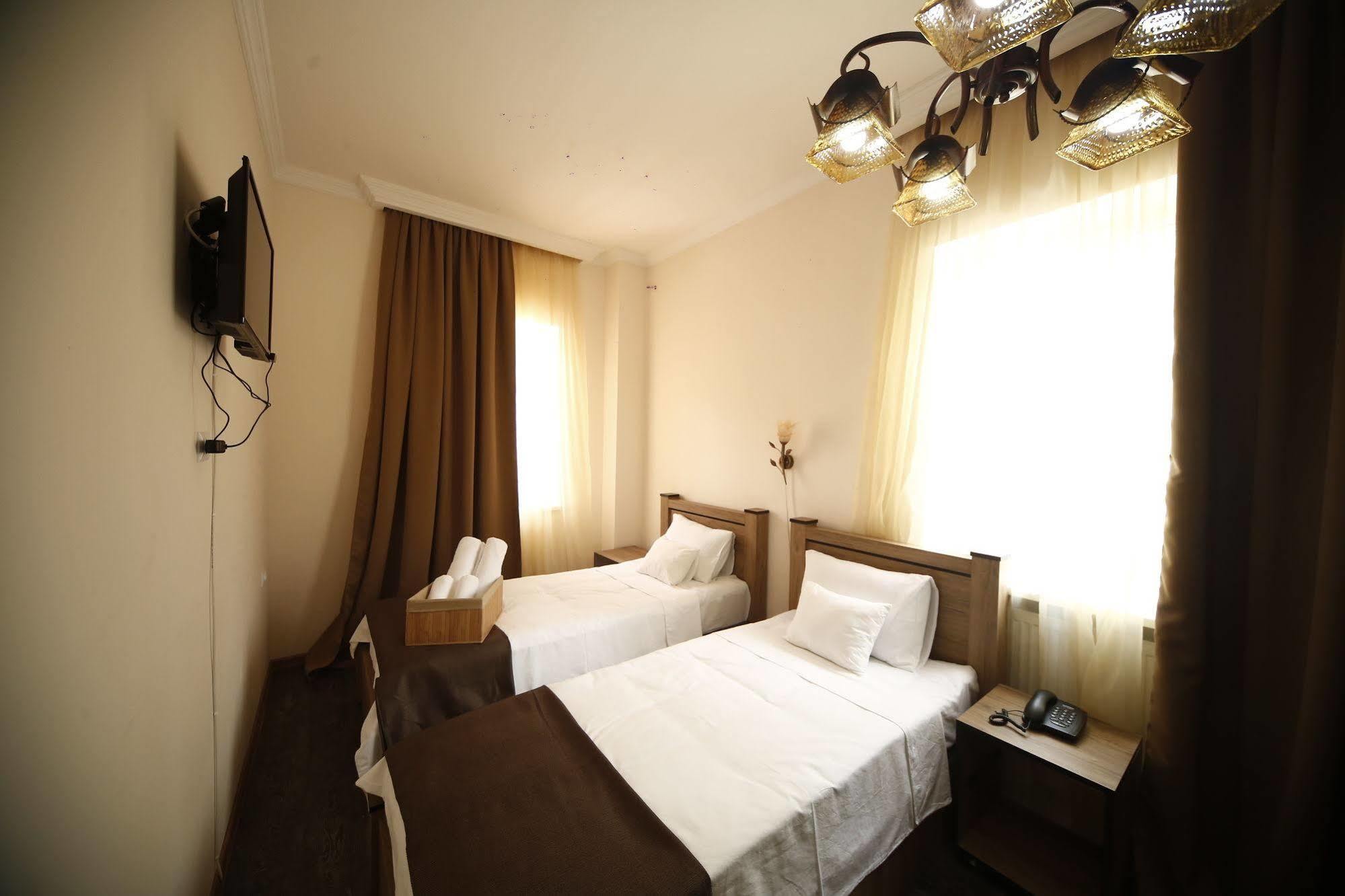 Отель Log Inn Тбилиси Экстерьер фото