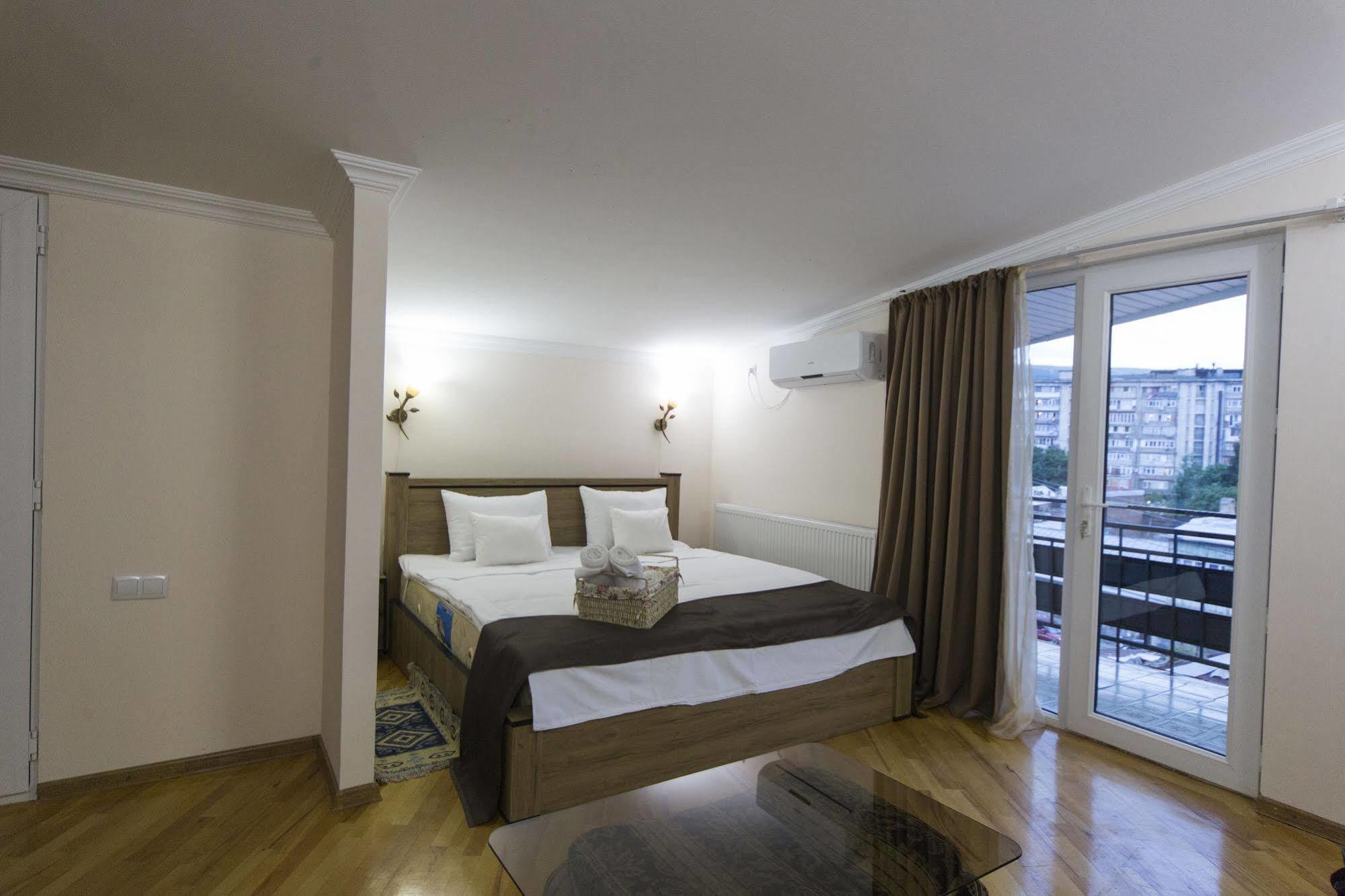 Отель Log Inn Тбилиси Экстерьер фото