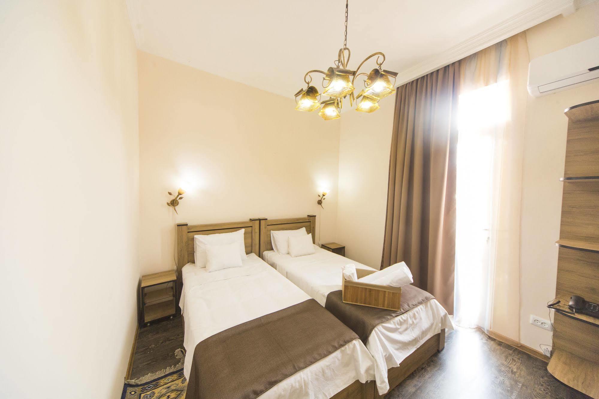 Отель Log Inn Тбилиси Экстерьер фото