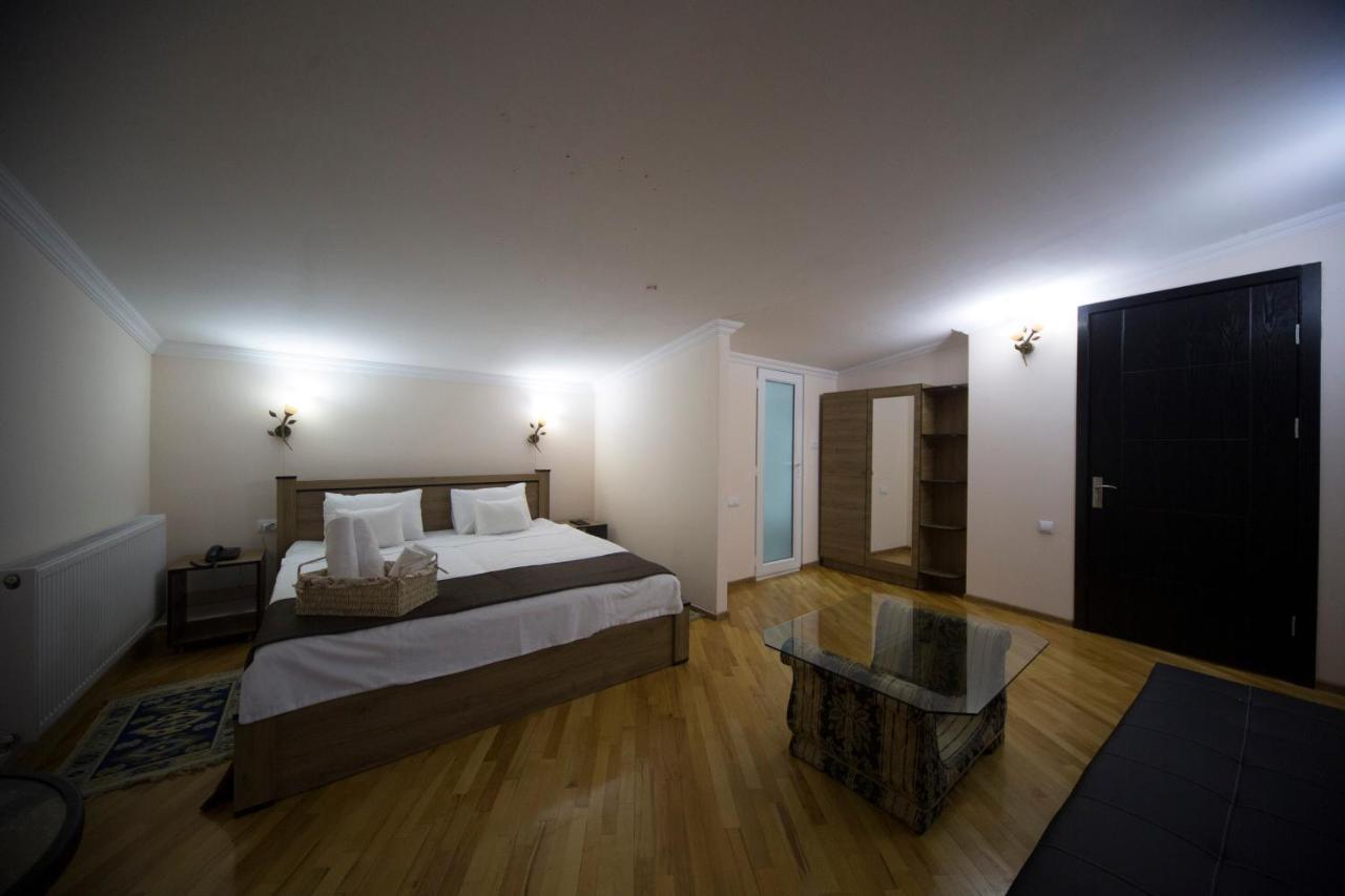 Отель Log Inn Тбилиси Экстерьер фото